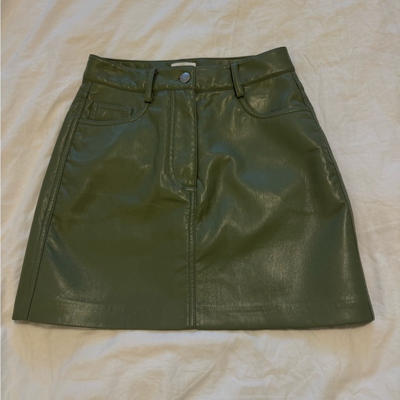 Faux leather mini skirt. Olive green. - Picture 3 of 3